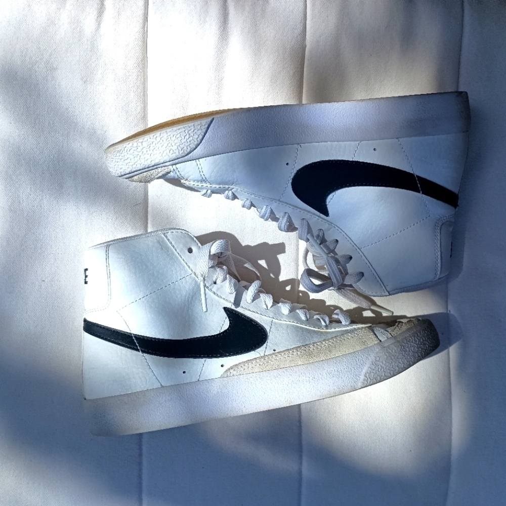 Nike White and Black Leather High-Top Sneakers_5.5